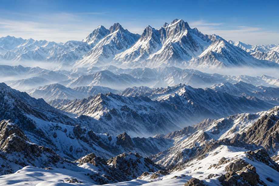 群山雪景 层峦叠嶂 银装素裹 壮阔山河 4K壁纸 - 唯爱壁纸