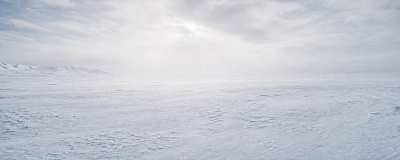 冬日雪原 一望无际白雪 天地苍茫 壮阔冬景 4K壁纸 - 唯爱壁纸