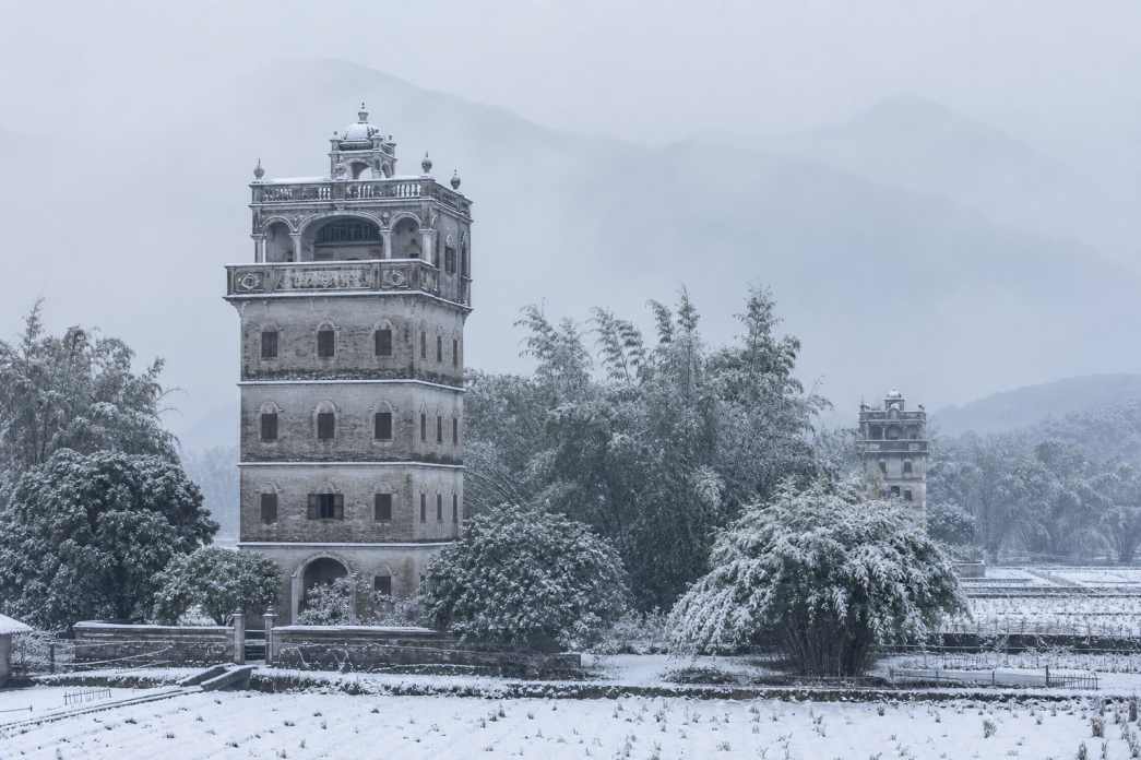 雪后碉楼 开平碉楼 积雪覆盖 侨乡冬景 4K壁纸 - 唯爱壁纸