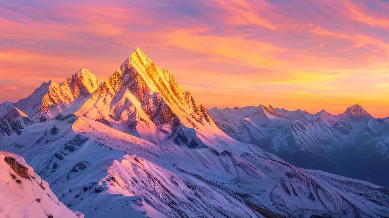 雪山夕阳 雪峰金顶 天空粉橙 清冷与温暖 唯美风光 4K 壁纸 - 唯爱壁纸